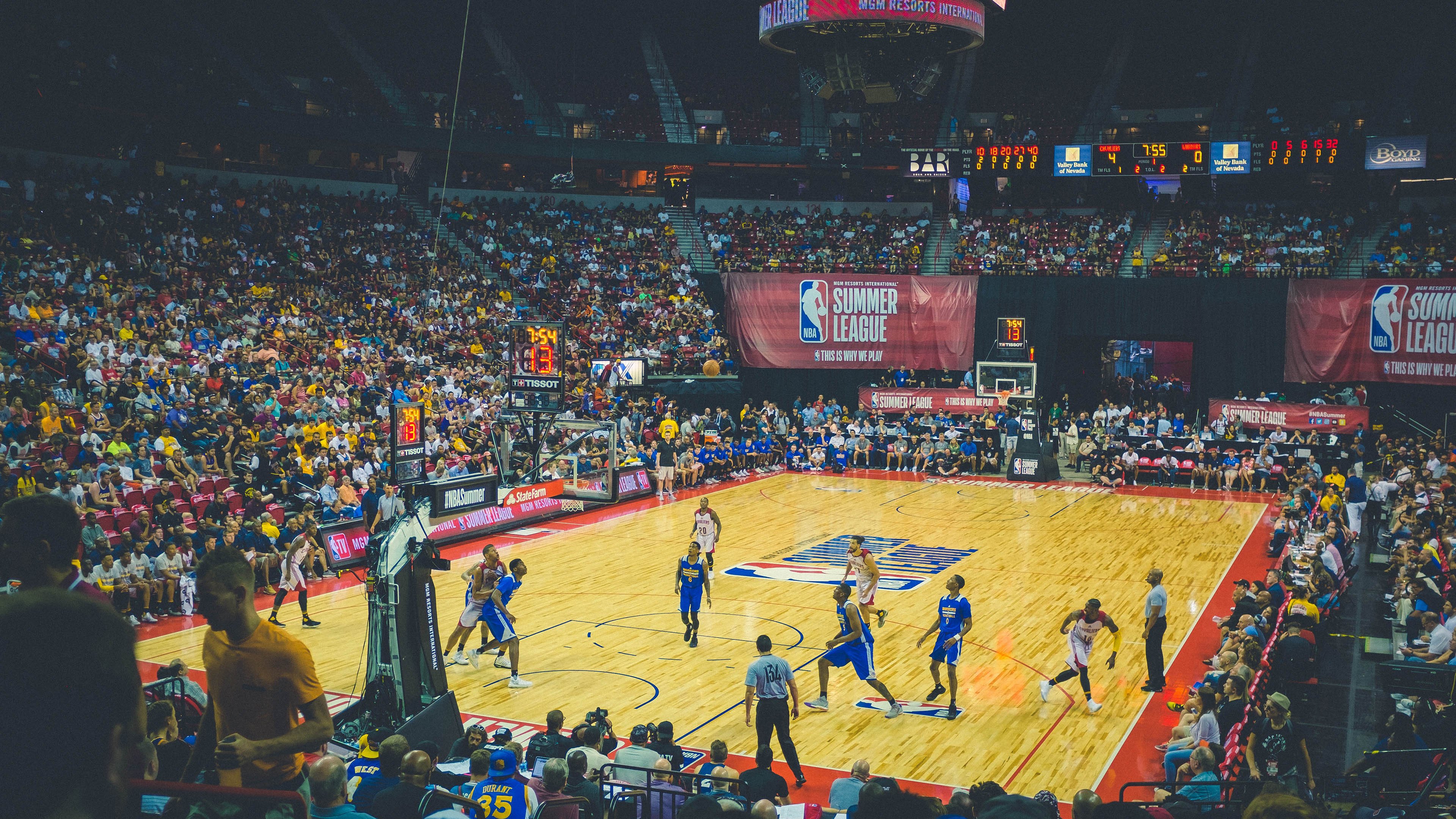 世界消防运动会 水带接力与登云梯项目观赏性极高 现场掌声不断